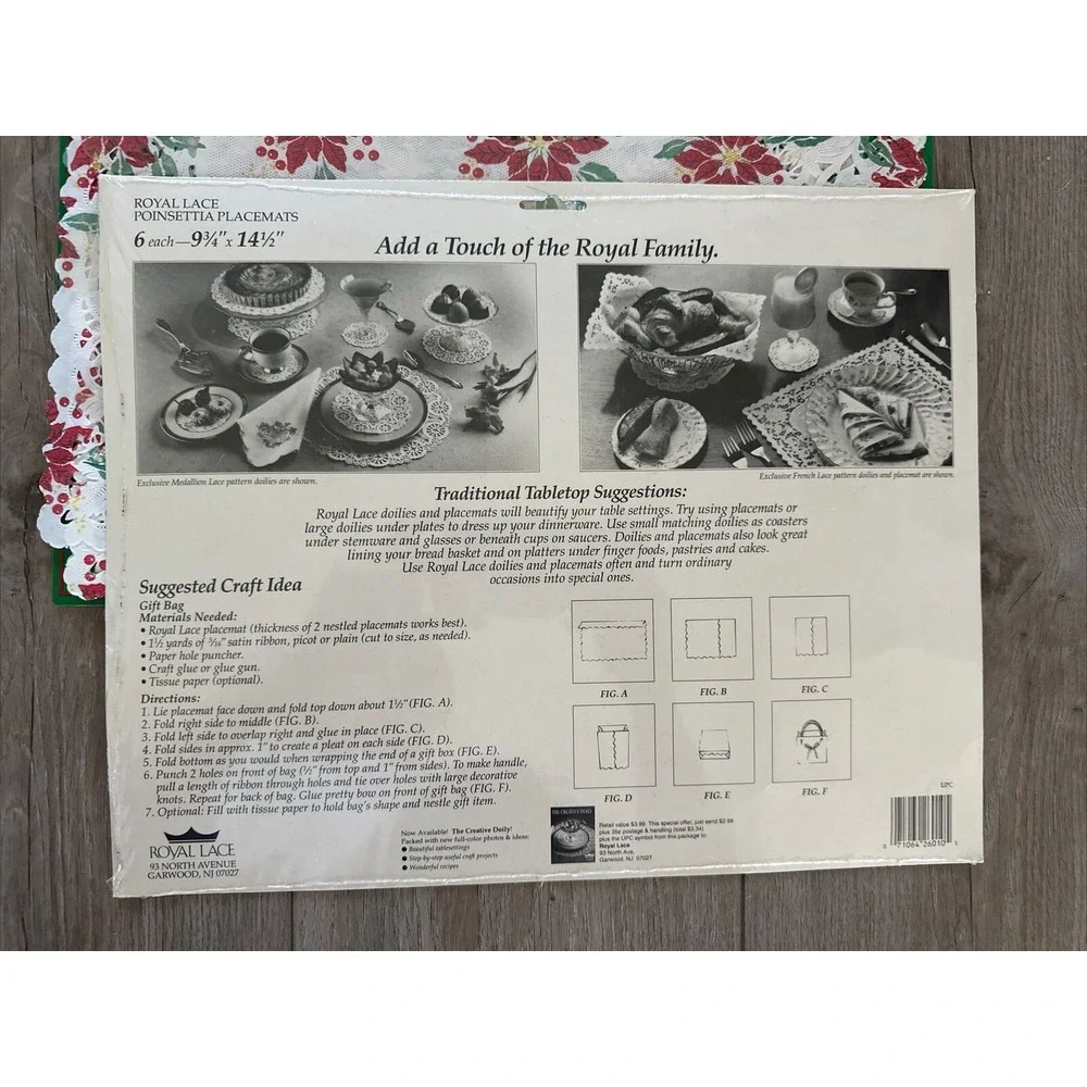 Vintage 4 packs 27 Christmas Paper‎ Doilies Placemats Poinsettias Green